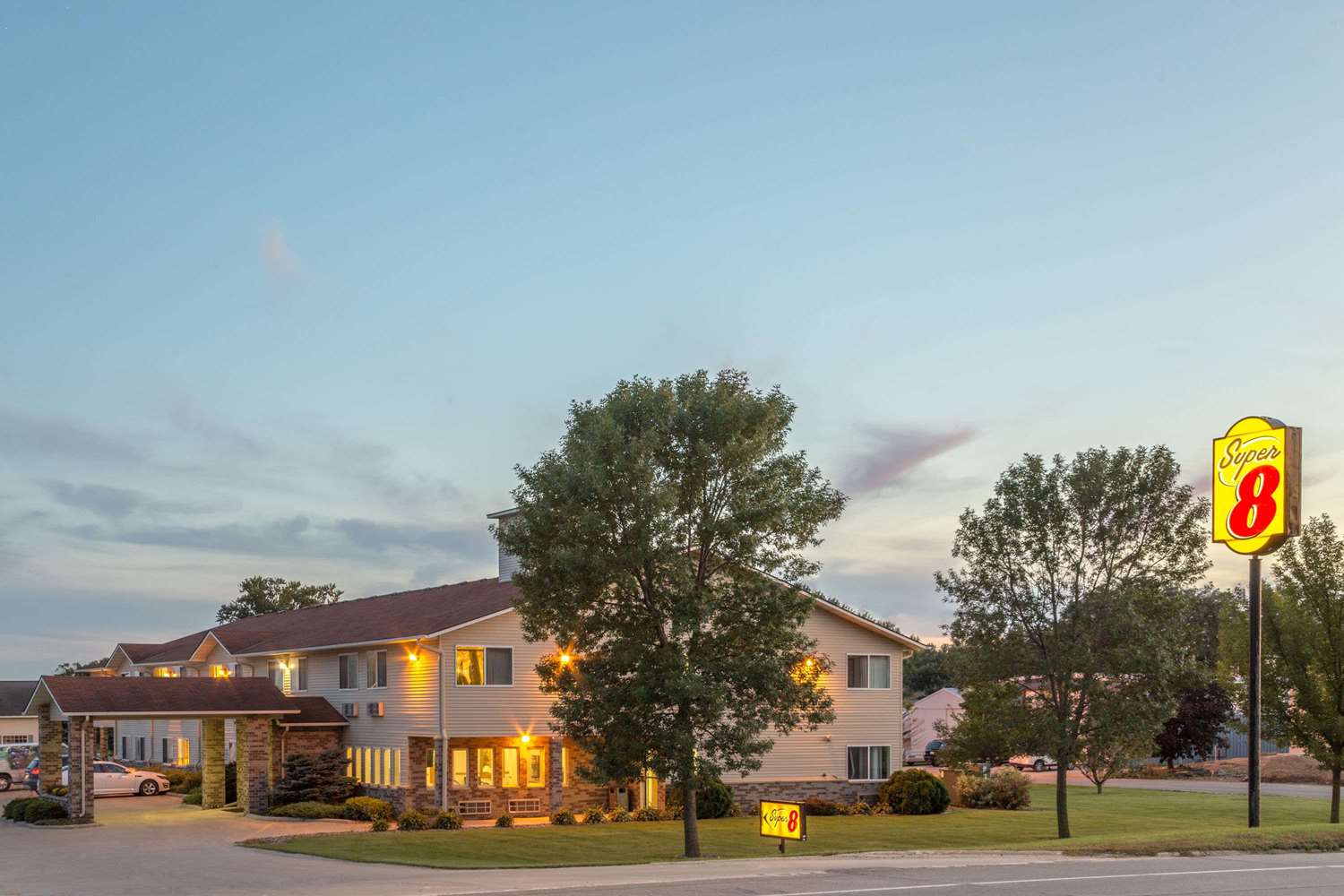 Super 8 by Wyndham Cresco IA 2/18