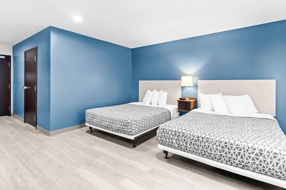 Suite, 2 Queen Beds, Accessible