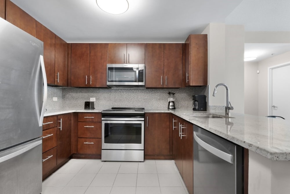Global Luxury Suites Downtown Jersey City 62/71