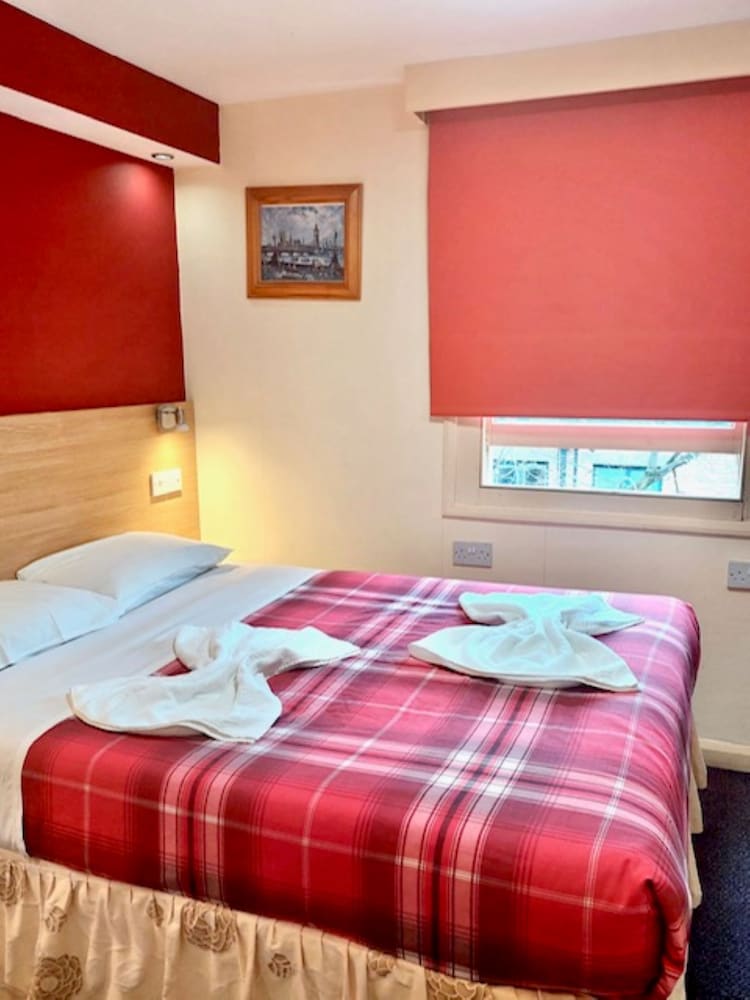 ROOM, DOUBLE BED