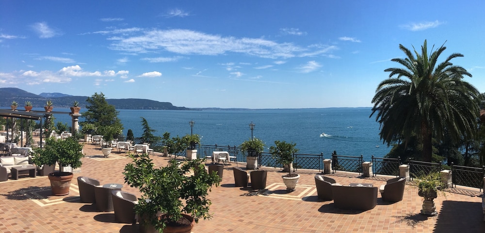 Hotel Villa Del Sogno 73/77