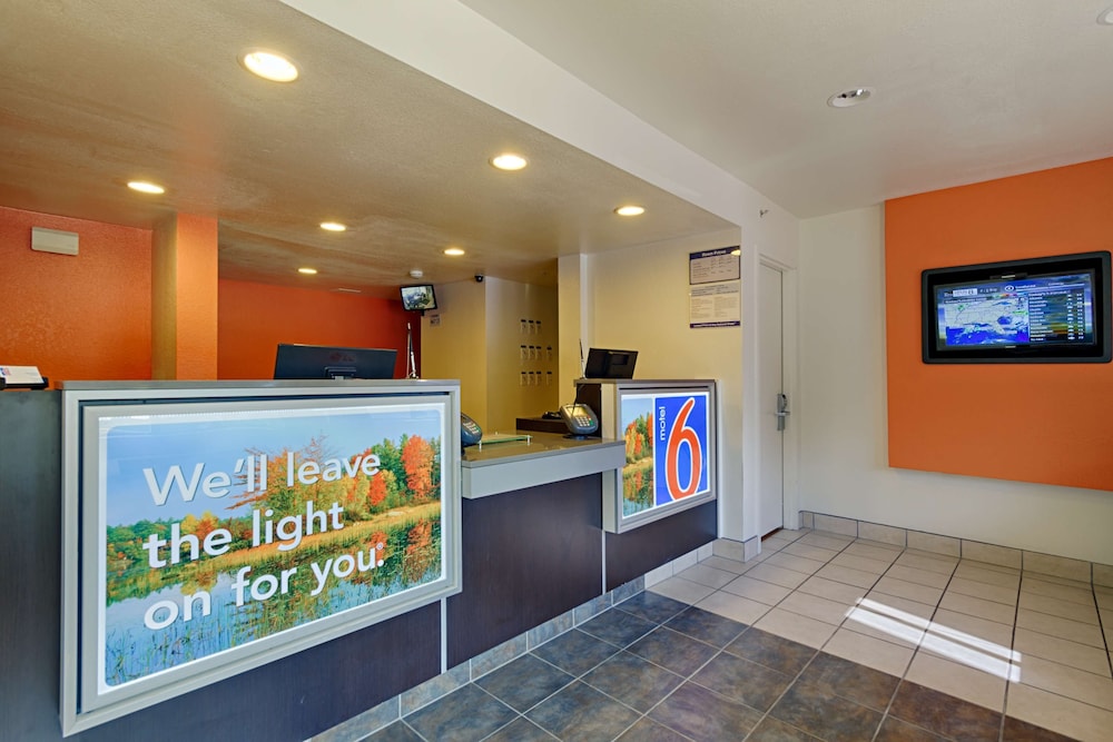 Lobby at Motel6 Laurel, DC - Washington Northeast, LAUREL - MD