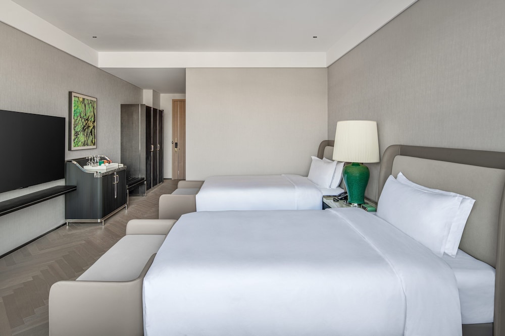 غرفة كلاسيكية بسريرين مزدوجين بإطلالة على الحديقة، Intercontinental Maotai Town by IHG 3/4