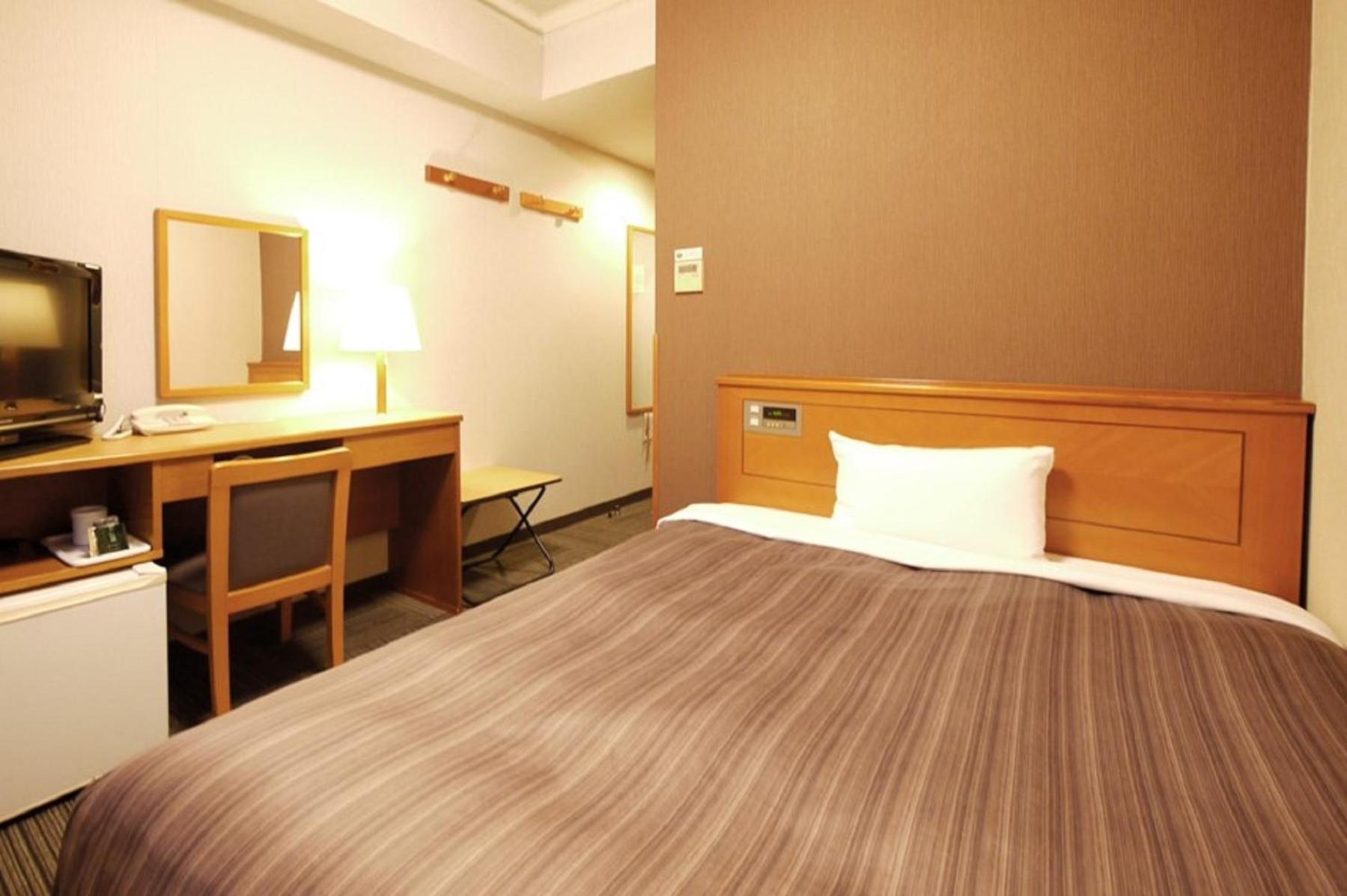 غرفة مفردة للمدخنين، Hotel Route-Inn Yokkaichi 4/9