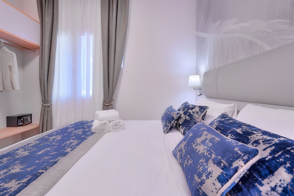 Hotel Cosmos 31/48