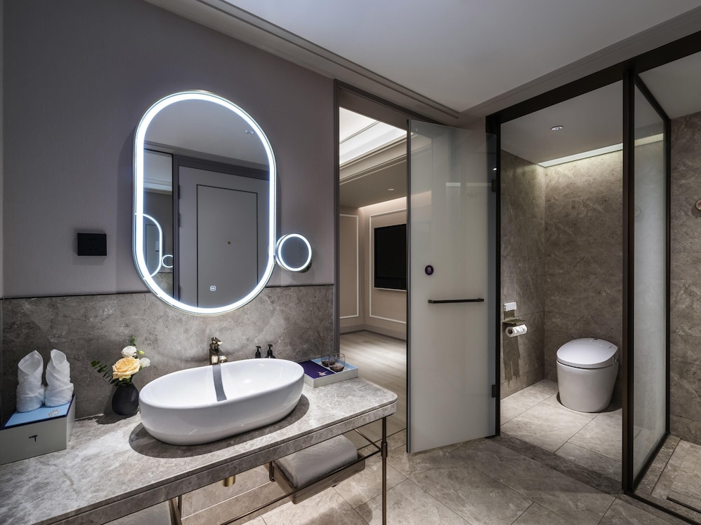 Mercure Shanghai Jinqiao 41/48