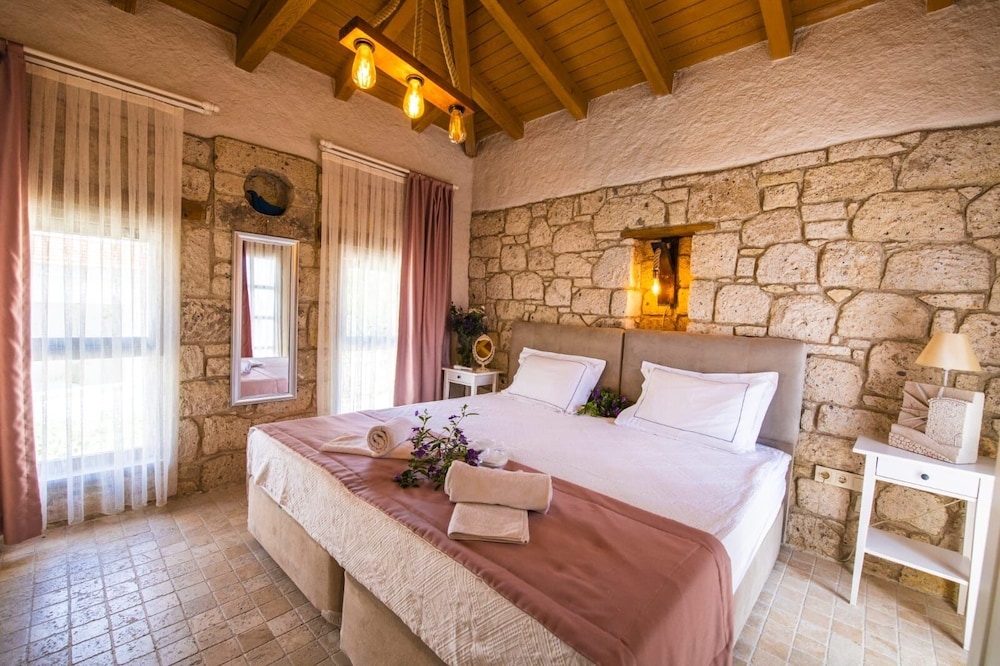 Alacati Cona Butik Otel 12/50