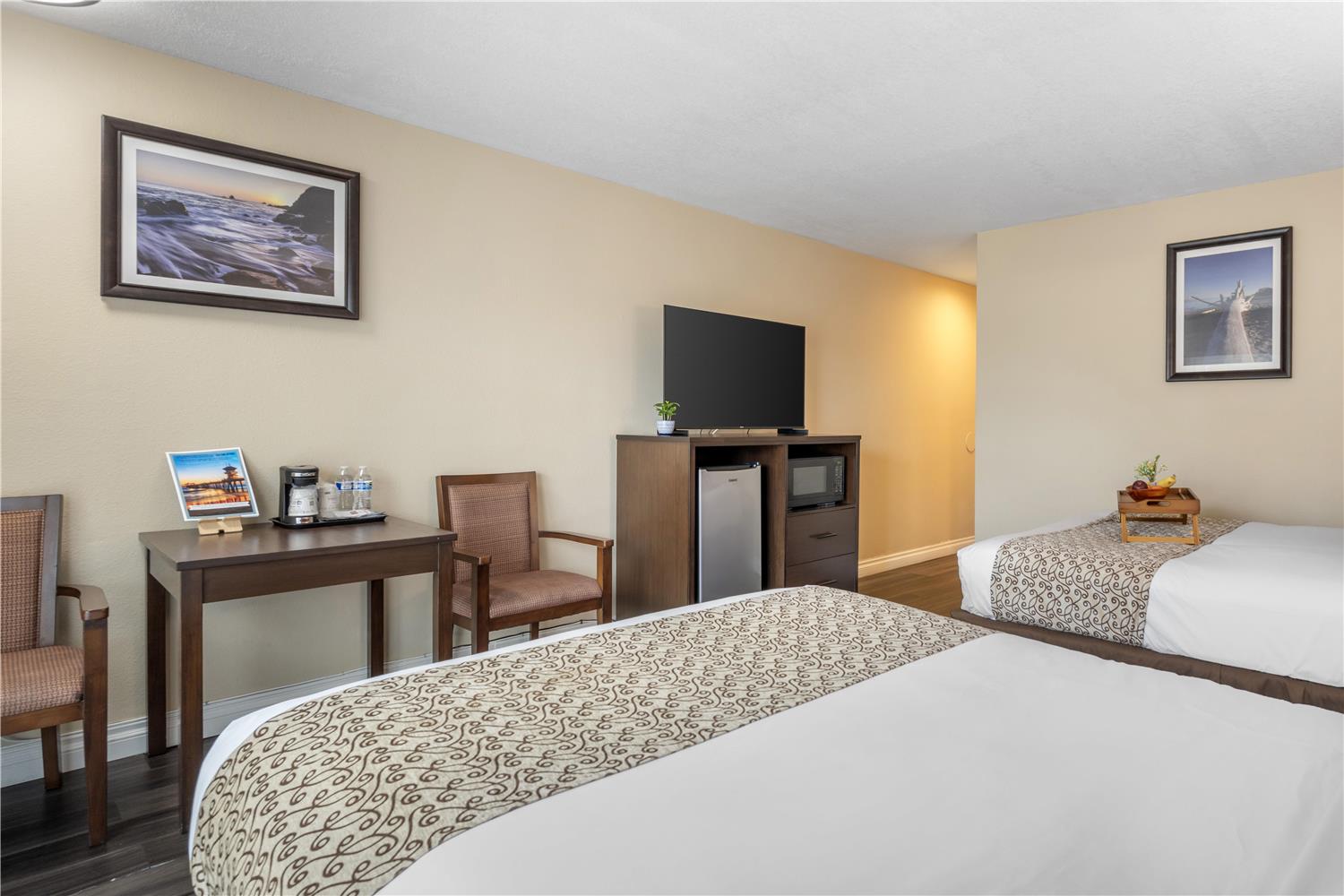 غرفة بسريرين كوين بشرفة بحوض استحمام لذوي الإعاقة، Best Western Westminster Inn 3/4