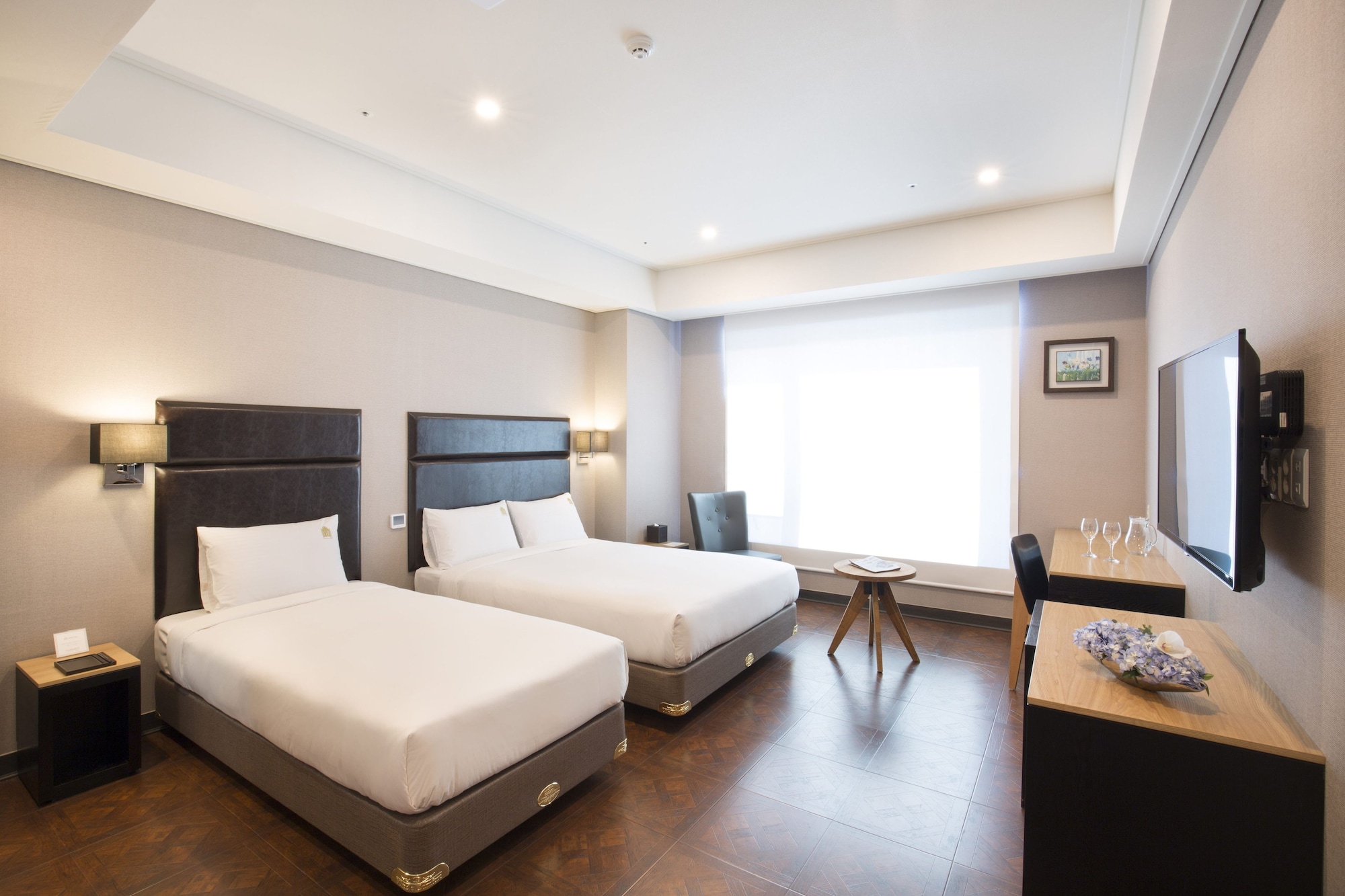 DELUXE, TWIN BEDS