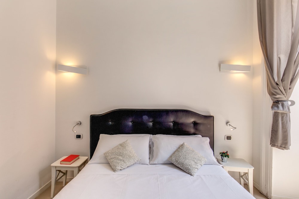 Manin Suites 23/51