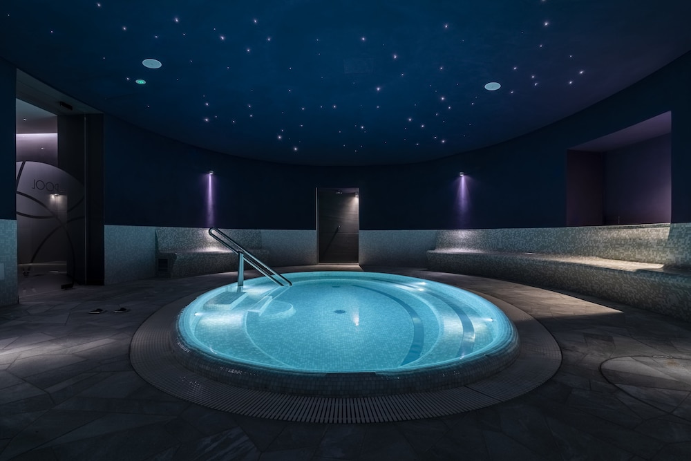 swimming pool spa