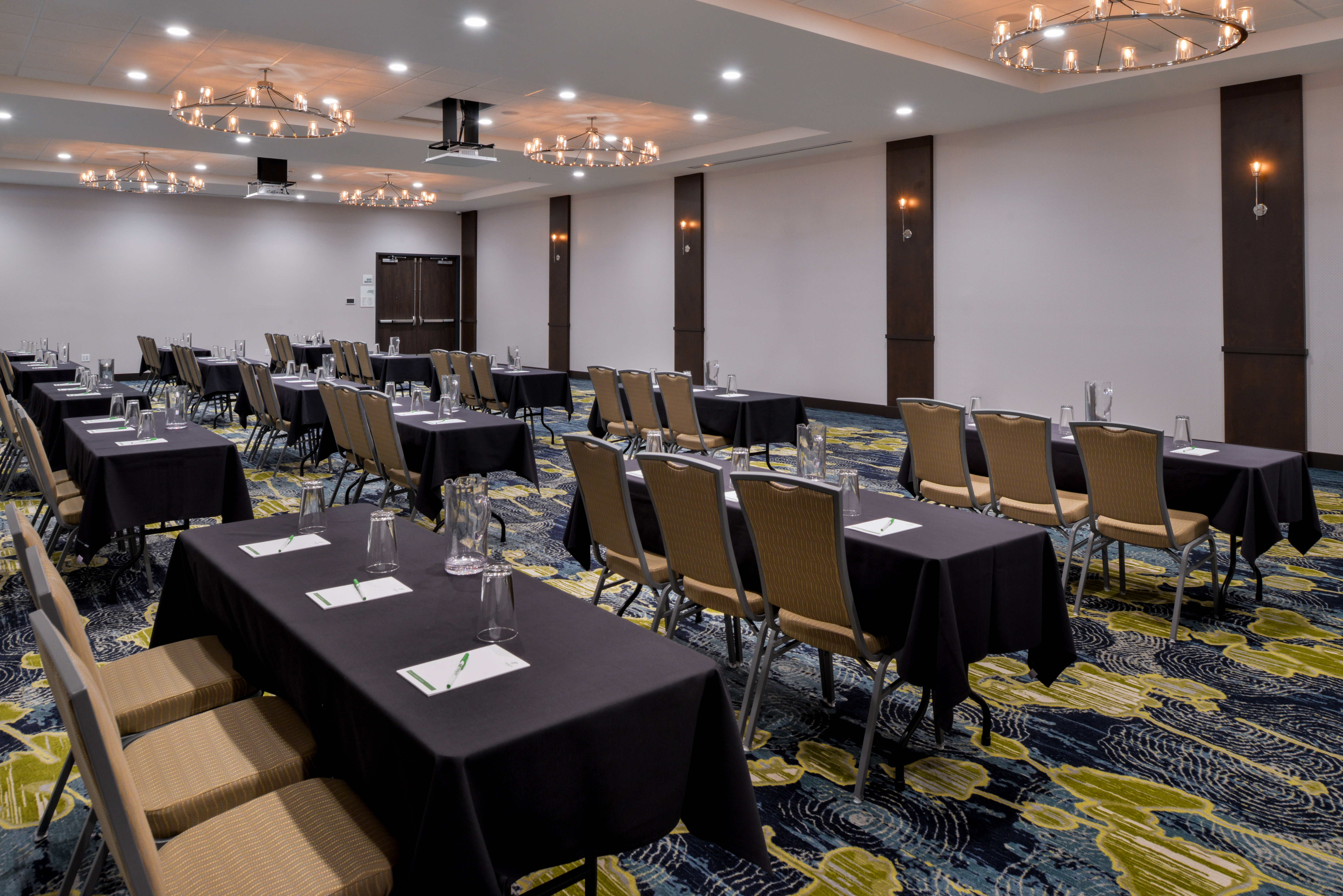 Holiday Inn Hotel Suites Farmington Hills Detroit Nw 38/50