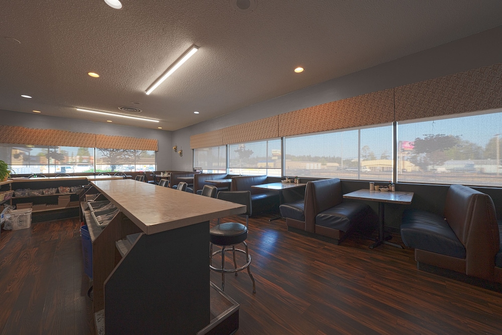 Travelodge Inn & Suites by Wyndham Saint Helens OR 23/37