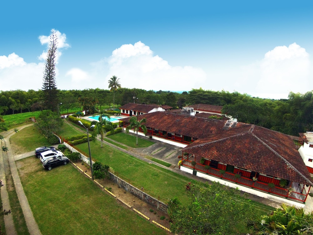 La Floresta Hotel Campestre 47/55