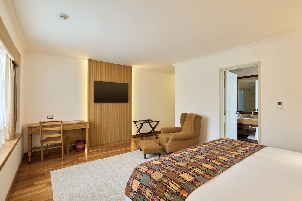LA HACIENDA MIRAFLORES 20/50