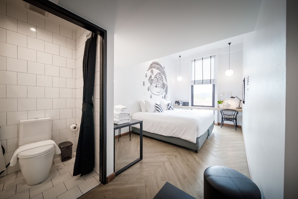 Blu Monkey Hub and Hotel Ranong 43/46