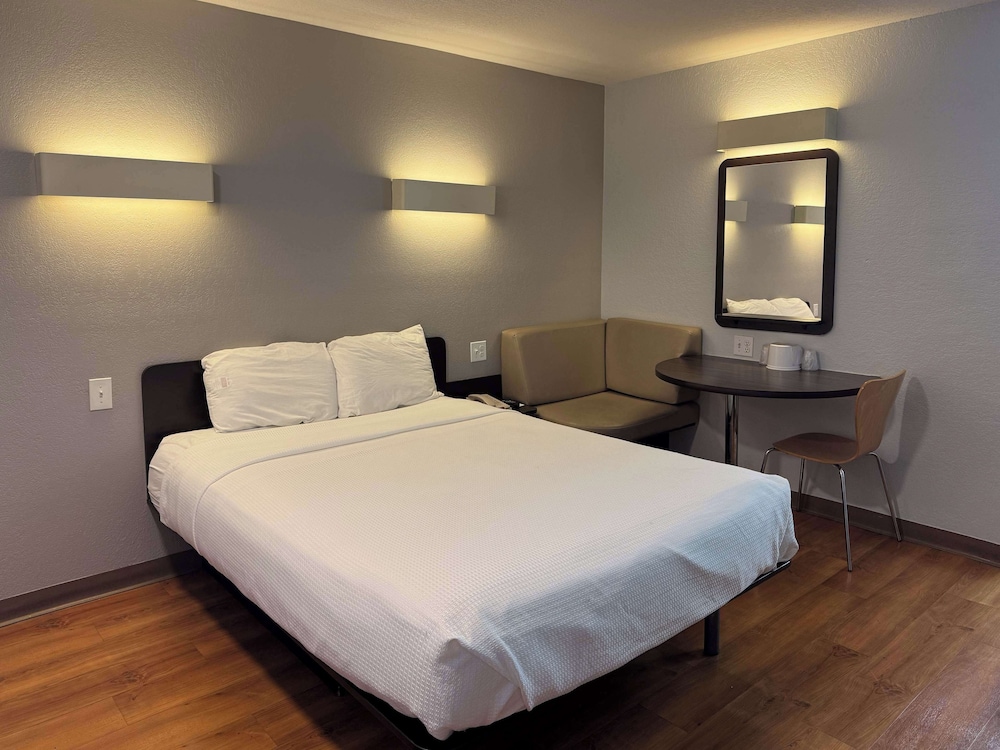 Motel6 Simi Valley, CA 21/50