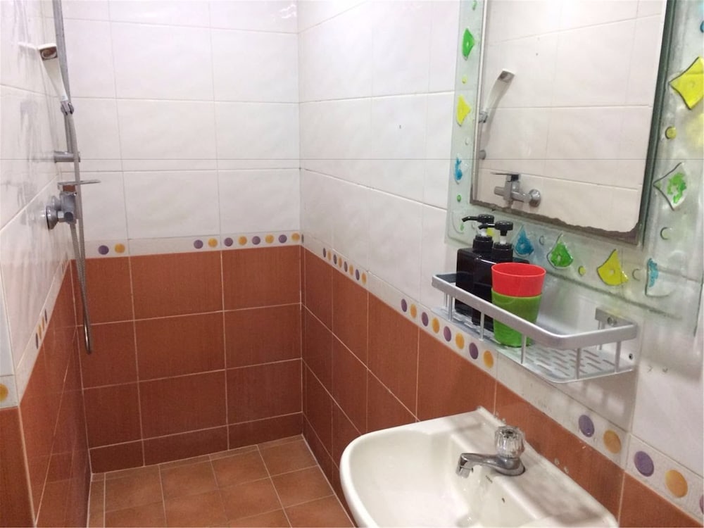 Tong Luo Wan Hostel 23/34