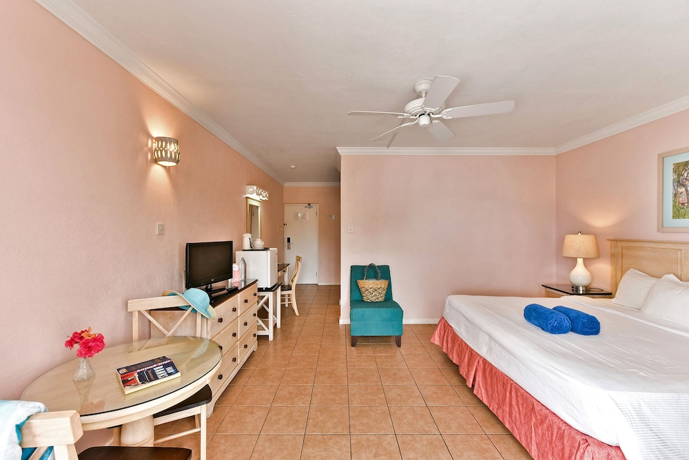 Butterfly Beach Hotel 24/75