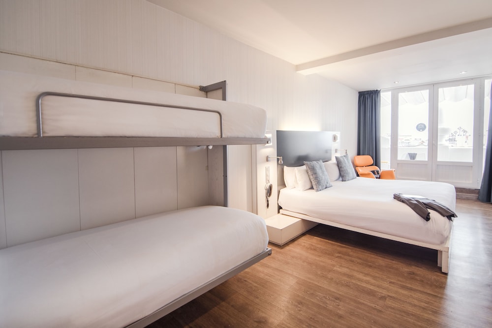 ROOM, QUADRUPLE, TERRACE