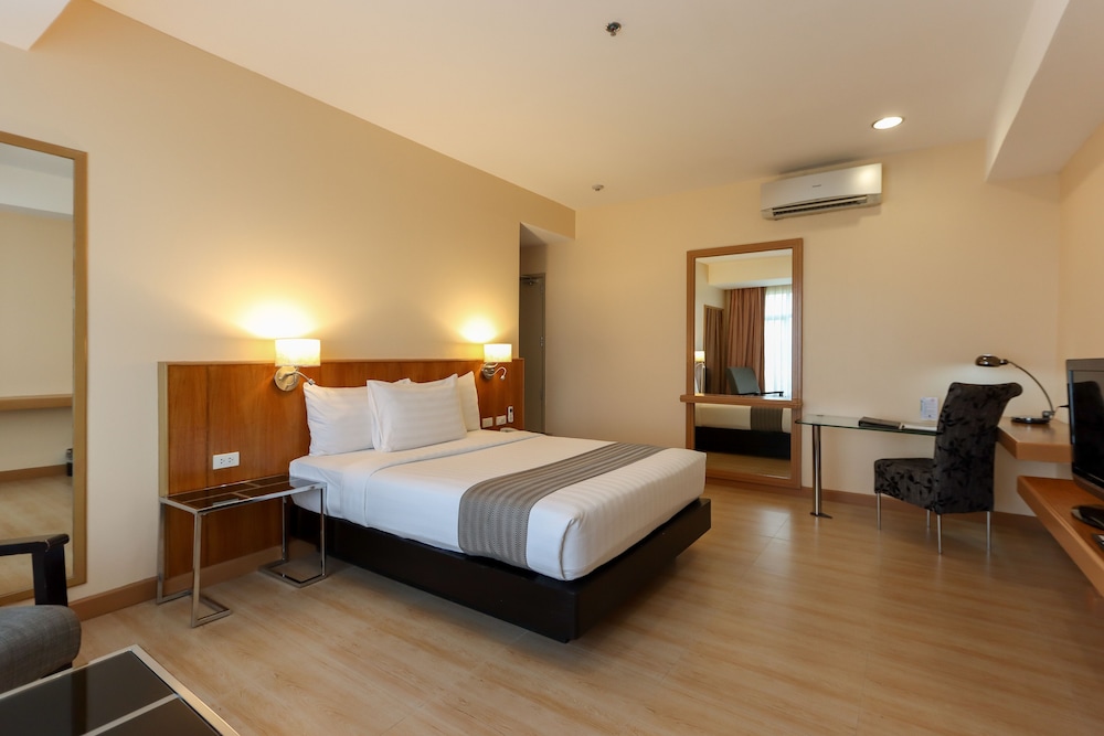 Paseo Premiere Hotel 12/42
