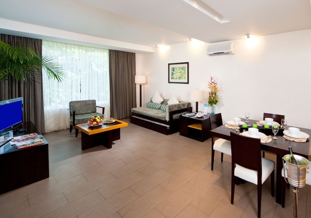 Fairways And Bluewater Newcoast Boracay 52/76