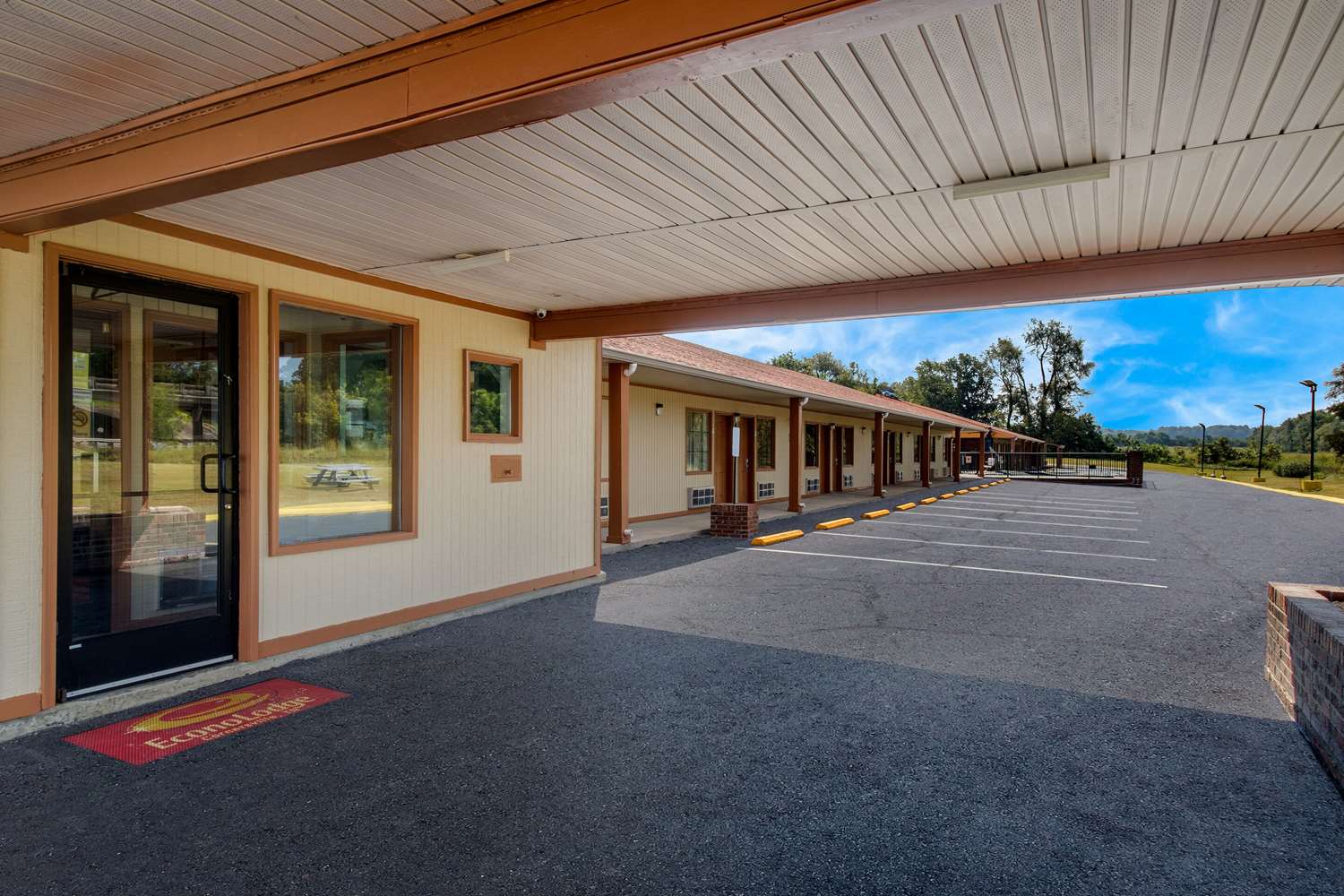Econo Lodge Cornersville I-65 41/46