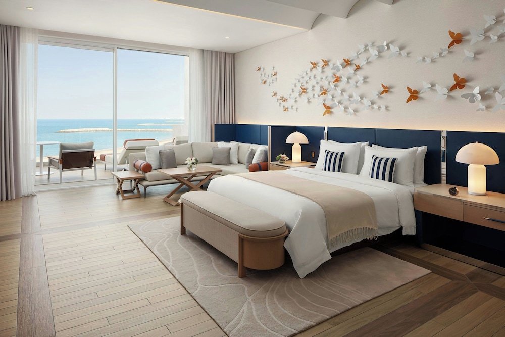 Pearl, Premium, Suite, King Bed, Sea View, Balcony