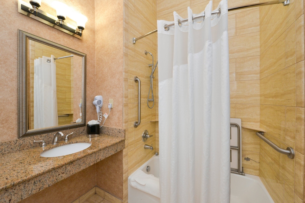 Holiday Inn Express & Suites Royse City - Rockwall, an IHG Hotel 22/70