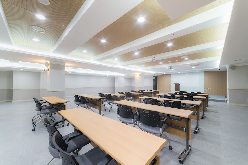 Reborn Suwon Silkroad Hotel 32/35