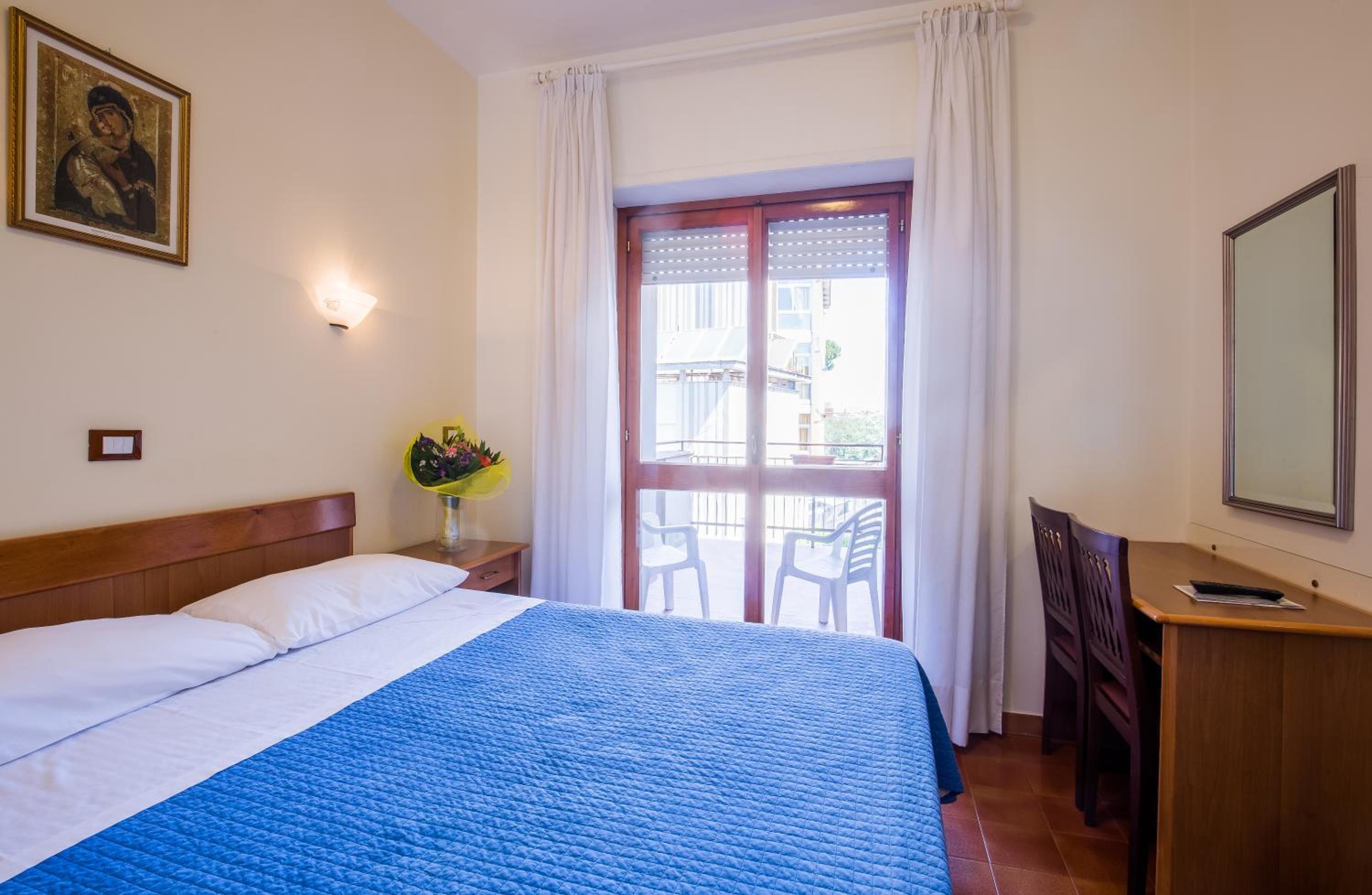 Room, Queen Bed