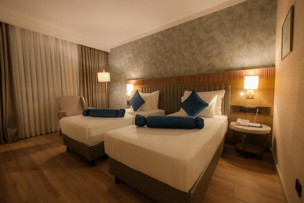 Standard, Twin Beds, City View