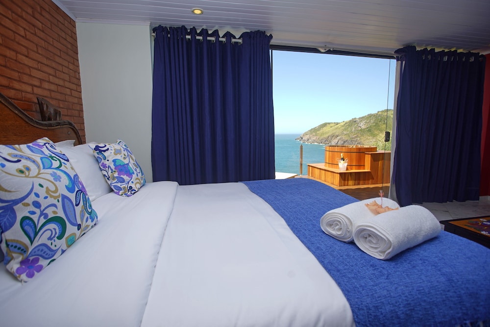 Cliffside Luxury Inn 8/48
