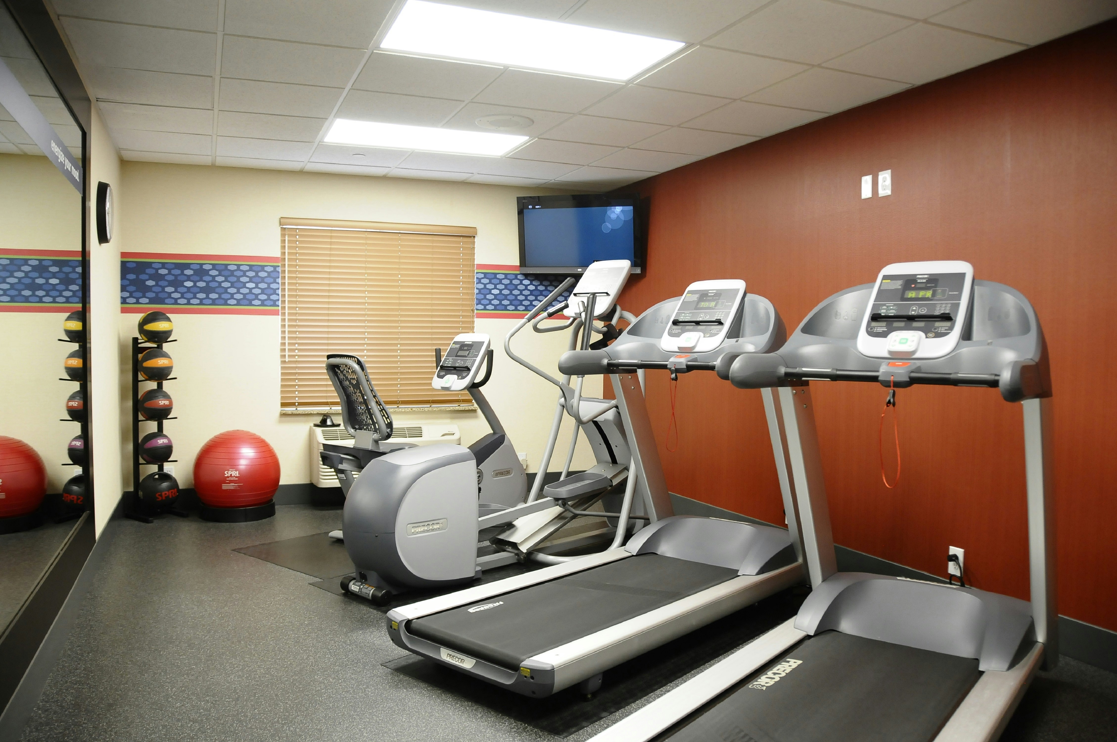 Hampton Inn Suites Red Bluff 20/38