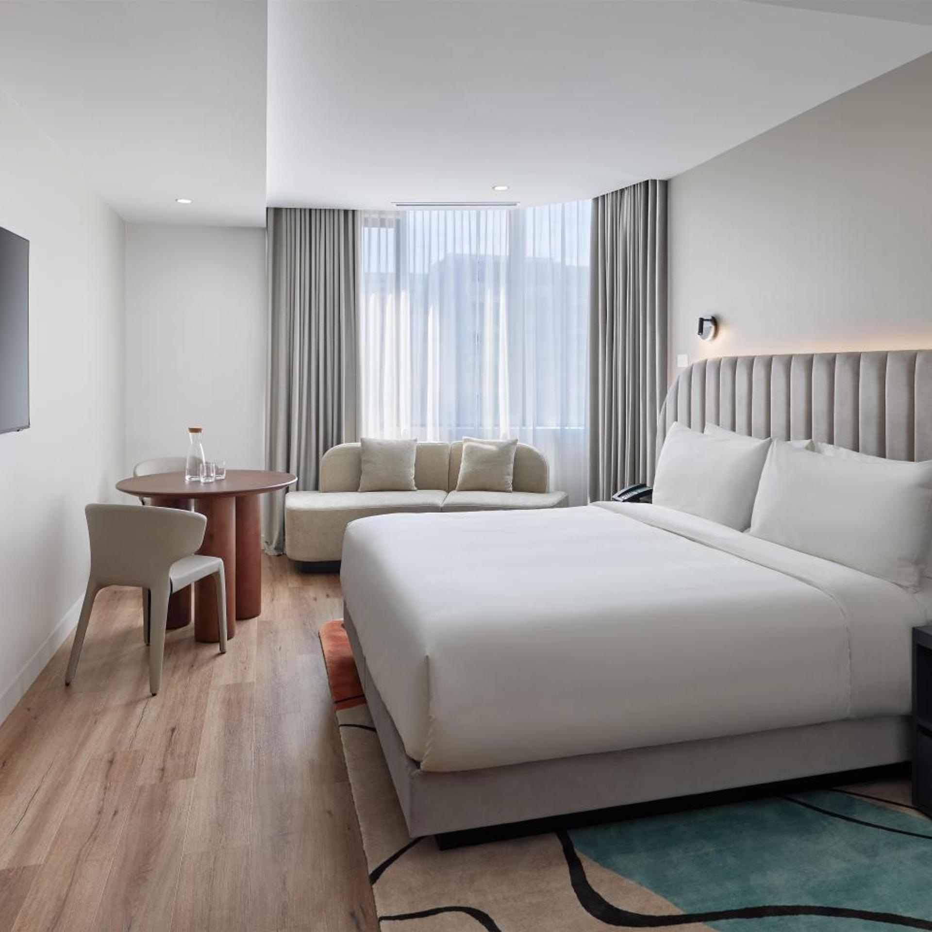 Studio, King Bed, Den, Balcony