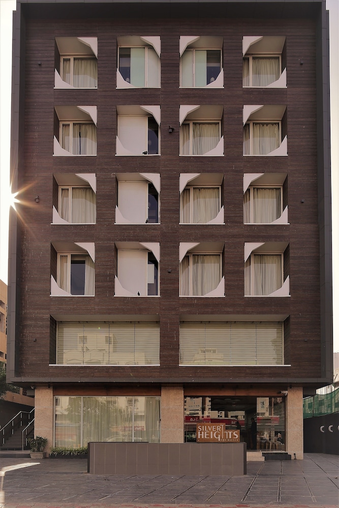 HOTEL SILVER HEIGHTS 2/20