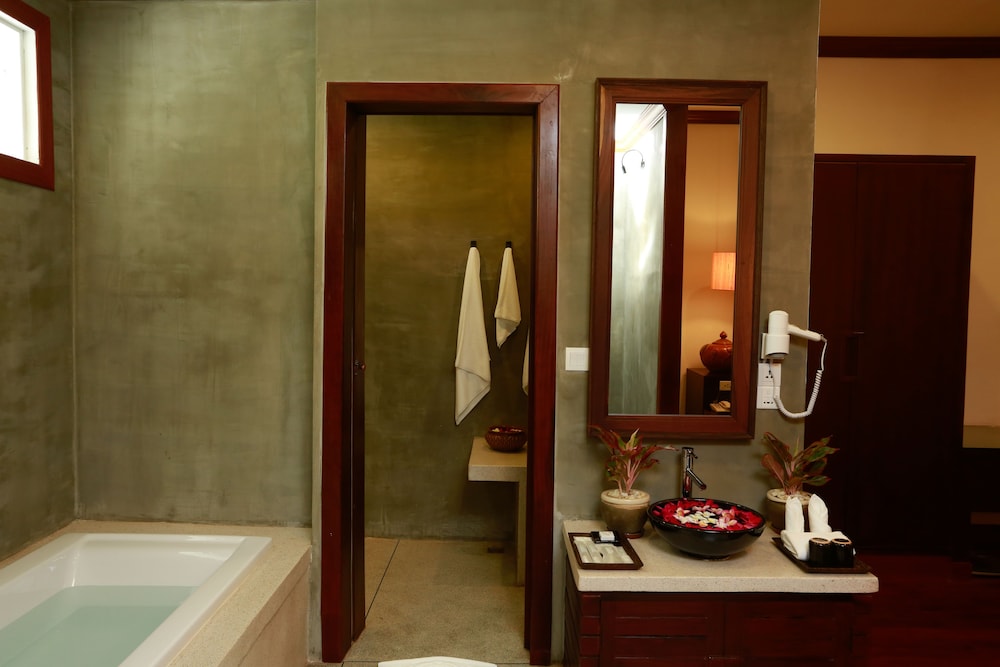 The Moon Residence Spa 70/71