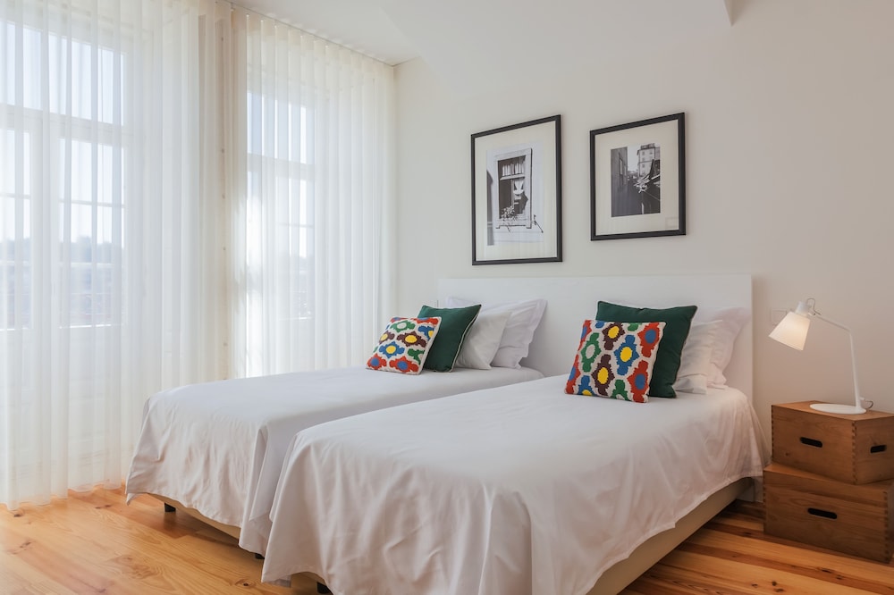 1 BEDROOM, APARTMENT, CITY VIEW