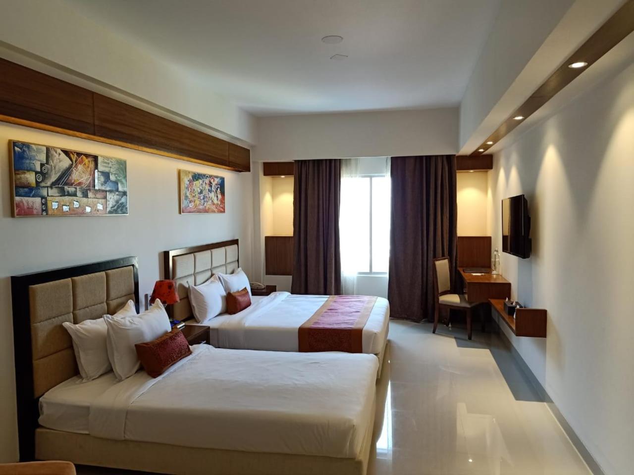 Royal Tulip Sea Pearl Beach Resort & Spa 23/64