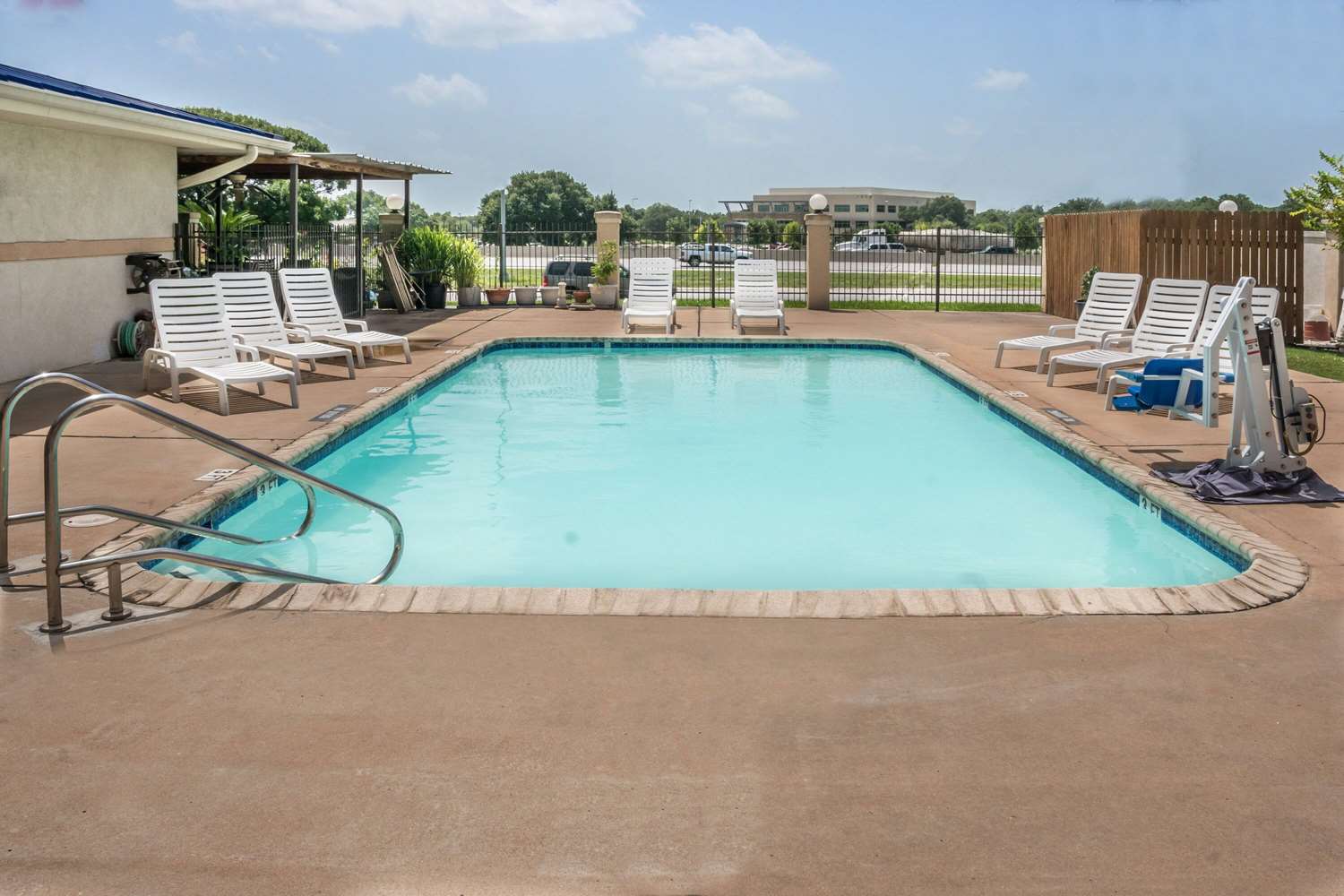 Super 8 by Wyndham San Marcos 6/11