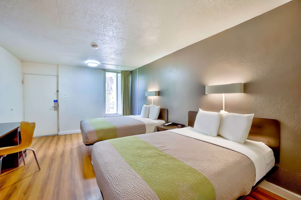 Motel6 Gainesville, FL 47/60