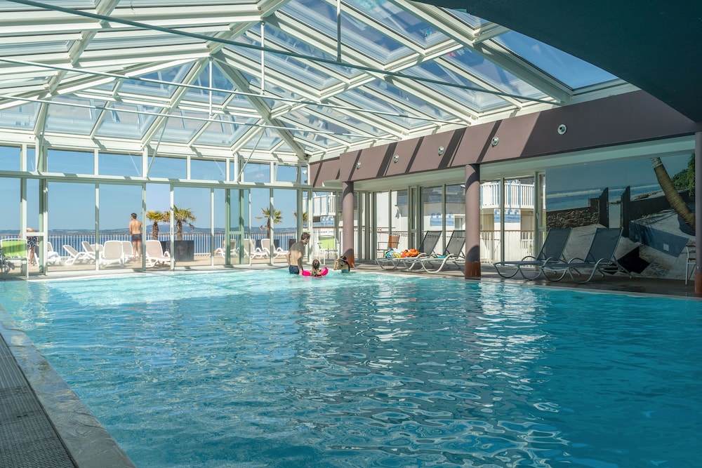 swimming pool spa
