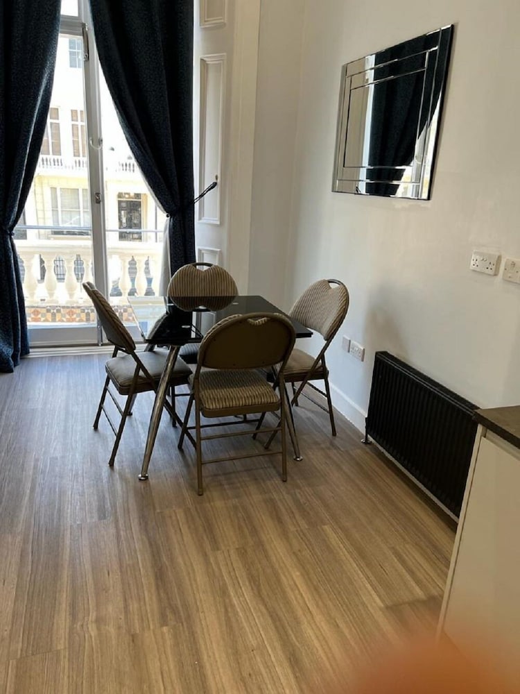 LONDON PLAZA SERVICED APARTMENTS 43/52