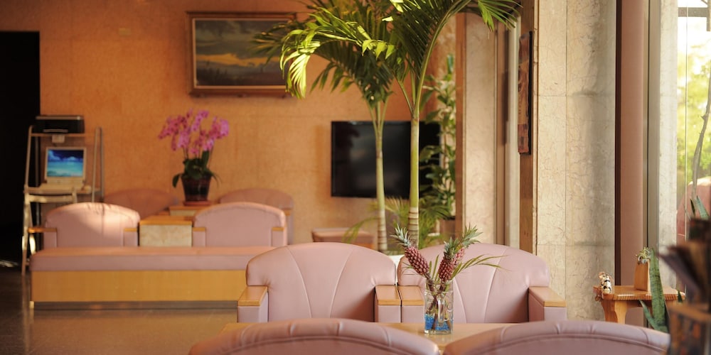 Crown Hotel Okinawa 57/75
