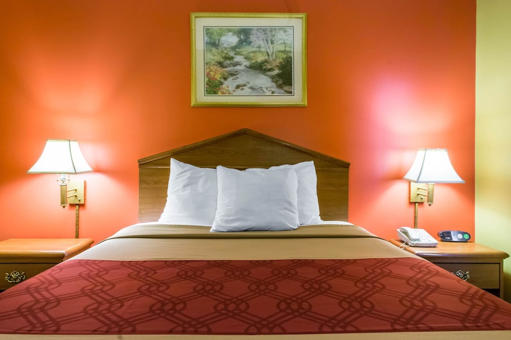 Econo Lodge Louisville Airport photo2
