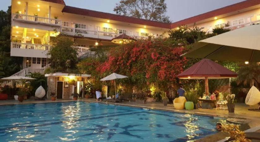 Parapat View Hotel 5/15