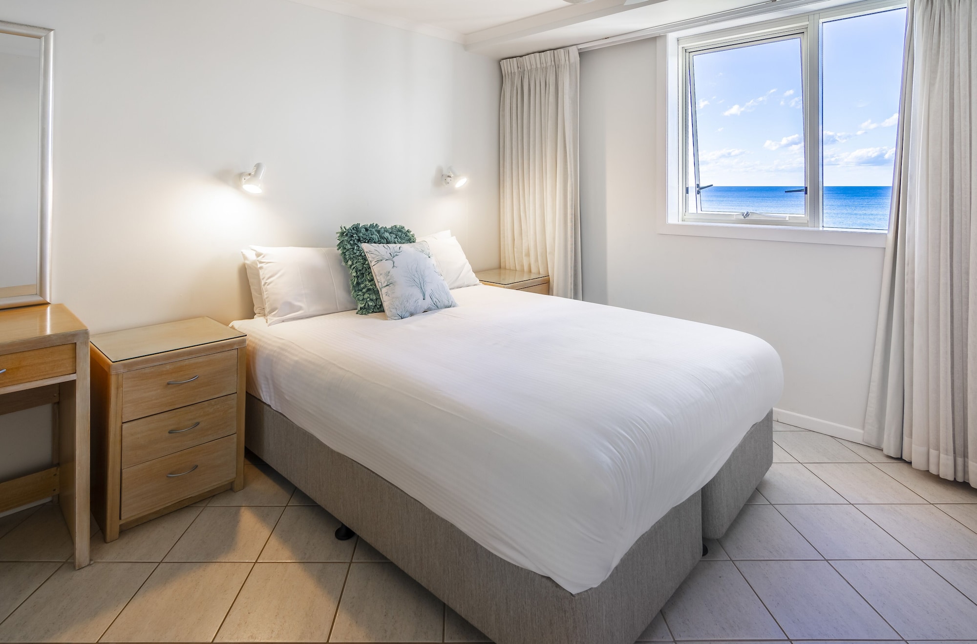 1 Bedroom, Apartment, Queen Bed, Ocean View, No Balcony