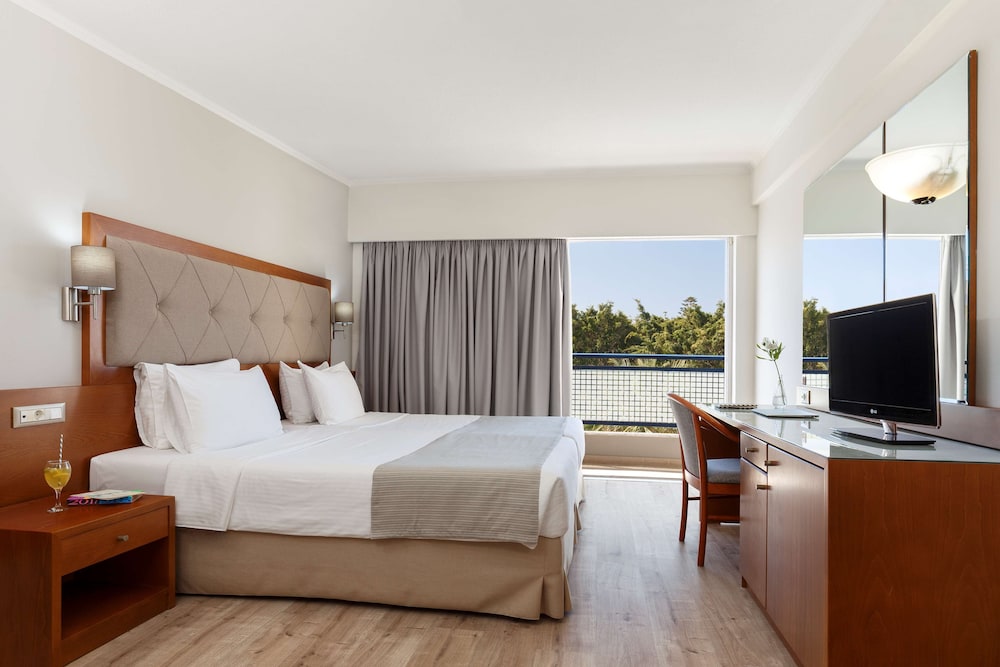 Standard, Twin Beds, Pool View