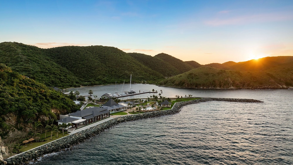 PETER ISLAND RESORT AND SPA 49/55