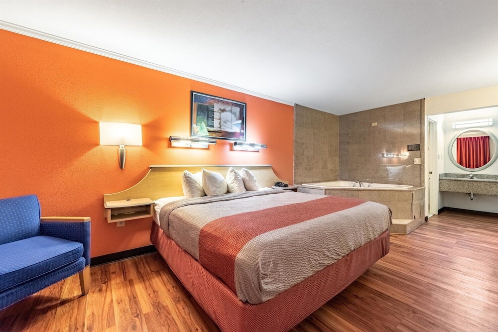 Motel6 Gatlinburg, TN - Smoky Mountains 20/40
